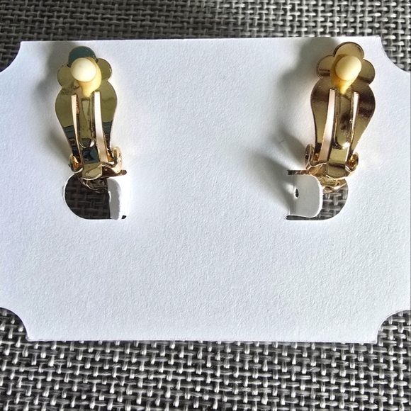 Gold Shell Shrimp Style Clip on Earrings - Picture 3 of 3